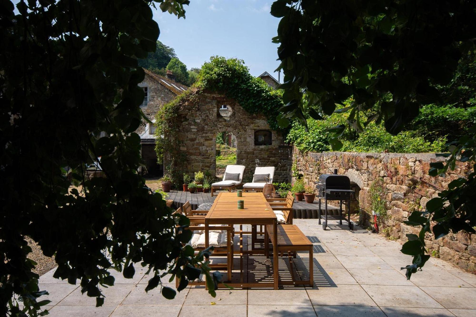 Beautiful, Historic Manoir In Semi-Rural Setting Villa Viré Kültér fotó